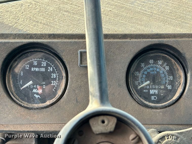 image for item DP6098 1985 Mack RS688LST semi truck