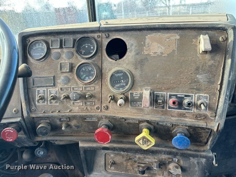 image for item DP6098 1985 Mack RS688LST semi truck