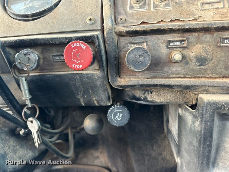 image for item DP6098 1985 Mack RS688LST semi truck