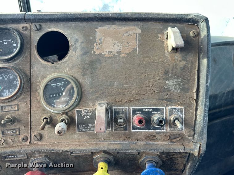 image for item DP6098 1985 Mack RS688LST semi truck