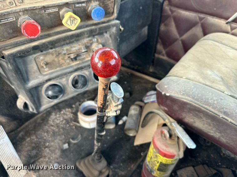 image for item DP6098 1985 Mack RS688LST semi truck