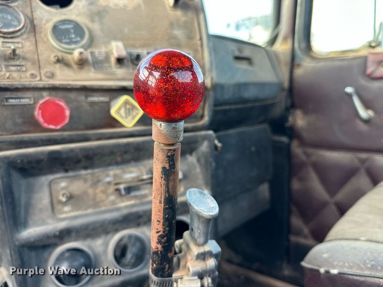 image for item DP6098 1985 Mack RS688LST semi truck