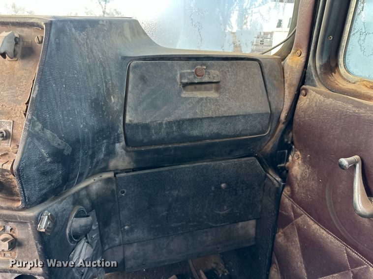 image for item DP6098 1985 Mack RS688LST semi truck