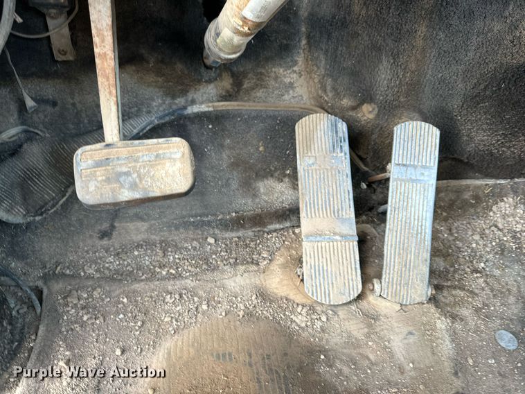 image for item DP6098 1985 Mack RS688LST semi truck