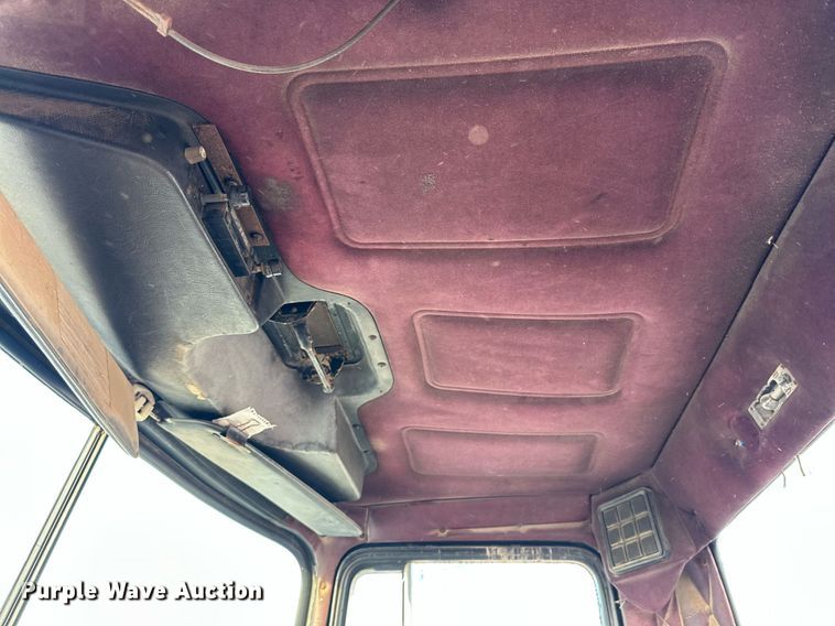 image for item DP6098 1985 Mack RS688LST semi truck