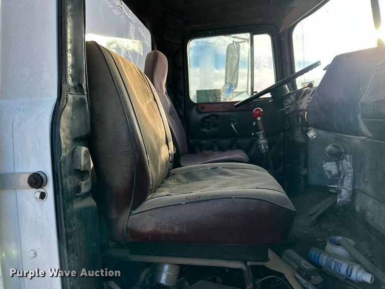 image for item DP6098 1985 Mack RS688LST semi truck