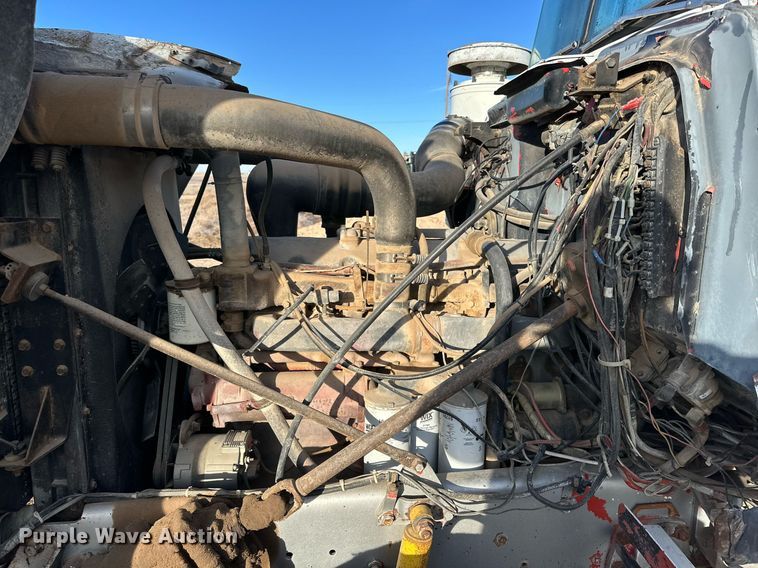 image for item DP6098 1985 Mack RS688LST semi truck