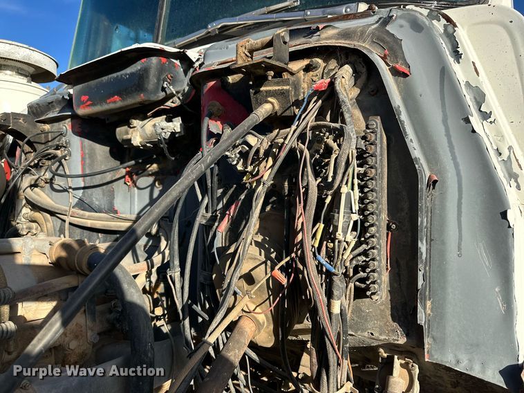 image for item DP6098 1985 Mack RS688LST semi truck