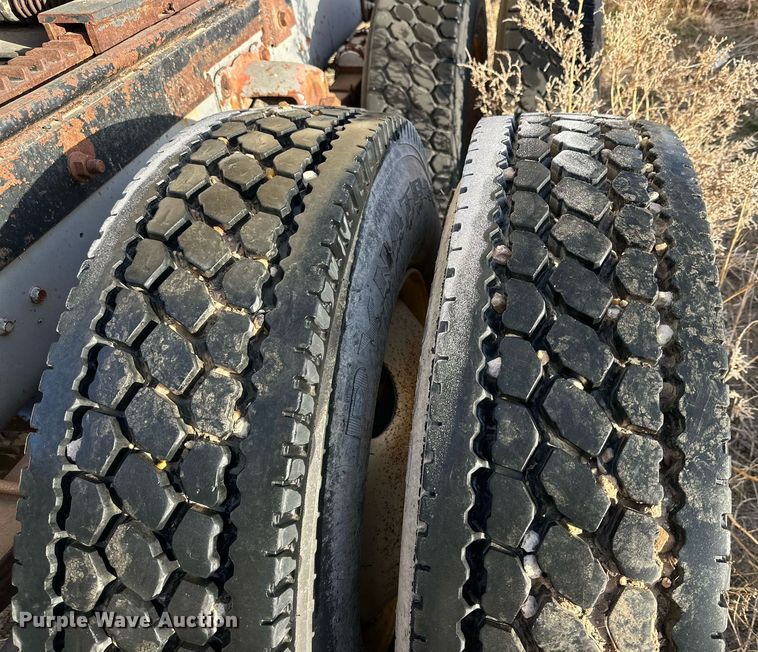 image for item DP6098 1985 Mack RS688LST semi truck