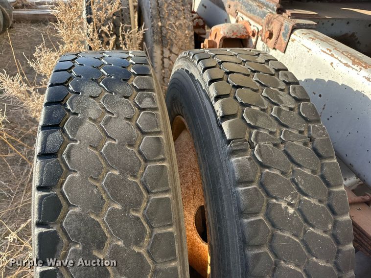 image for item DP6098 1985 Mack RS688LST semi truck