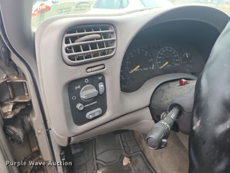 image for item DQ5368 2001 GMC Jimmy SLE SUV