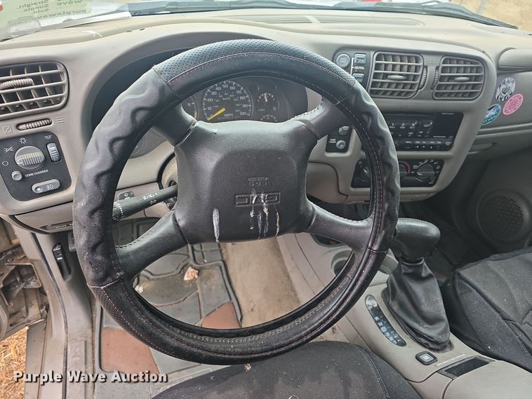 image for item DQ5368 2001 GMC Jimmy SLE SUV