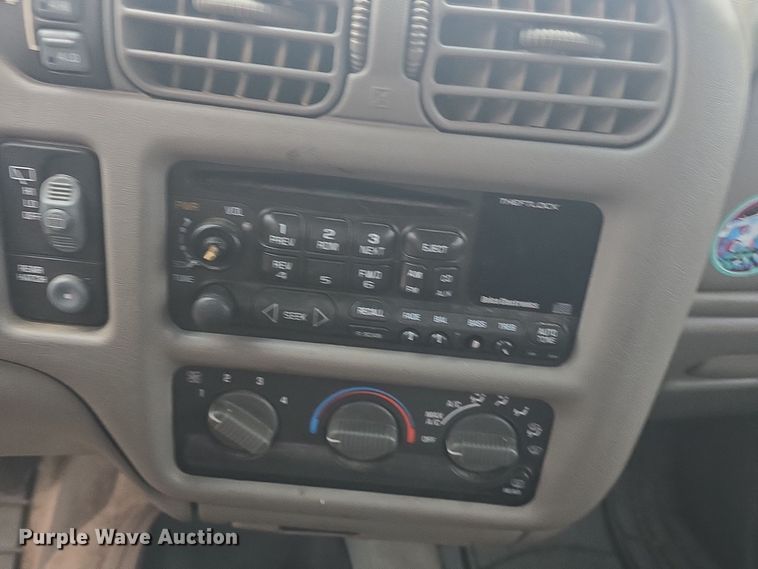 image for item DQ5368 2001 GMC Jimmy SLE SUV