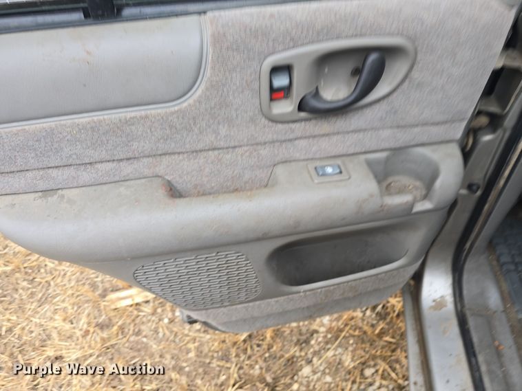 image for item DQ5368 2001 GMC Jimmy SLE SUV