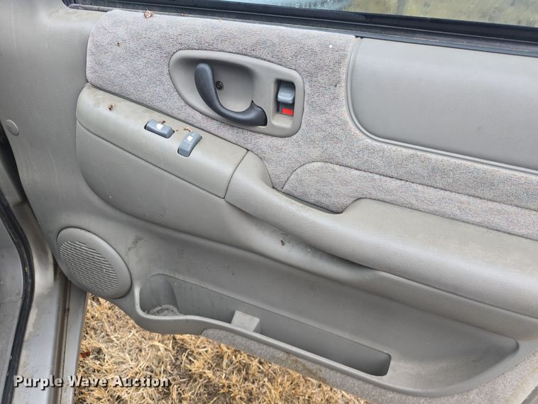 image for item DQ5368 2001 GMC Jimmy SLE SUV