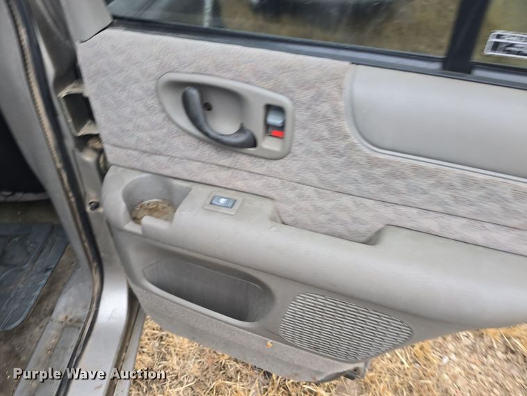 image for item DQ5368 2001 GMC Jimmy SLE SUV