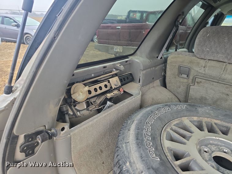 image for item DQ5368 2001 GMC Jimmy SLE SUV