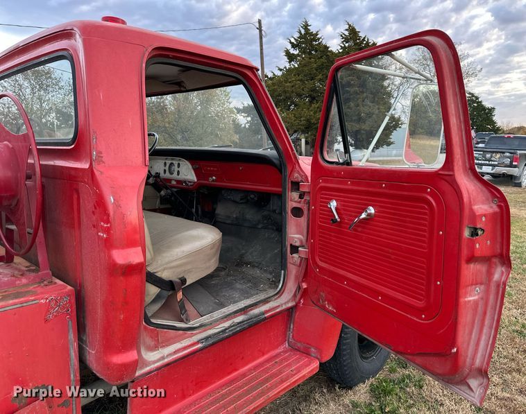 image for item DR2731 1966 Ford F600 pumper fire truck