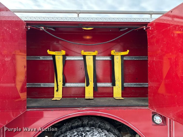 image for item EG7117 1981 Ford F826 pumper fire truck