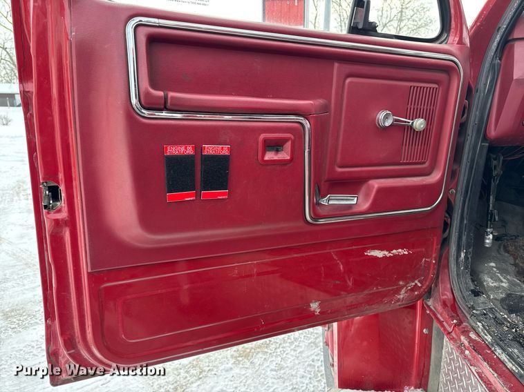 image for item EG7117 1981 Ford F826 pumper fire truck