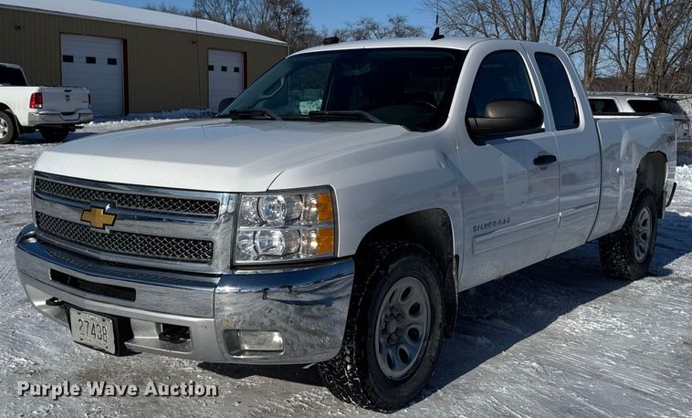 image for item EG7123 2013 Chevrolet Silverado 1500 Ext. Cab pickup truck