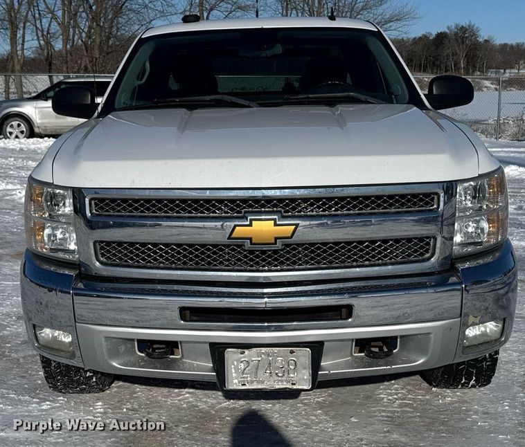 image for item EG7123 2013 Chevrolet Silverado 1500 Ext. Cab pickup truck