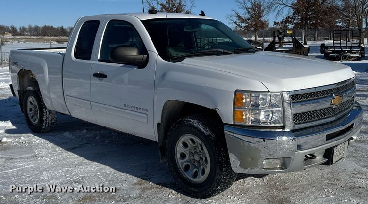 image for item EG7123 2013 Chevrolet Silverado 1500 Ext. Cab pickup truck