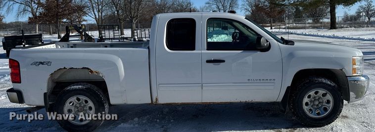 image for item EG7123 2013 Chevrolet Silverado 1500 Ext. Cab pickup truck