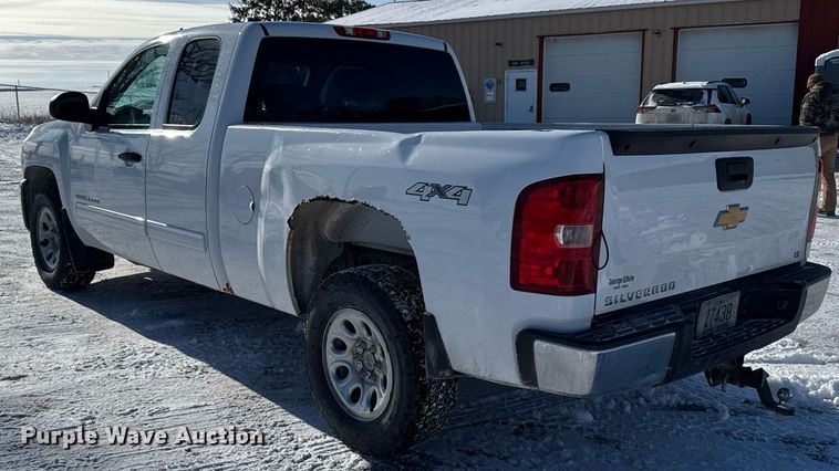 image for item EG7123 2013 Chevrolet Silverado 1500 Ext. Cab pickup truck