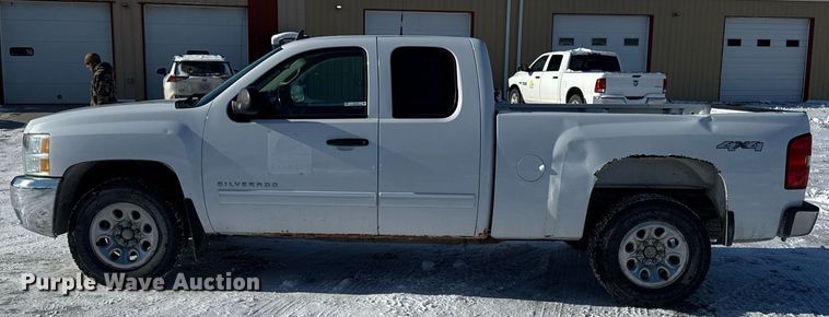 image for item EG7123 2013 Chevrolet Silverado 1500 Ext. Cab pickup truck