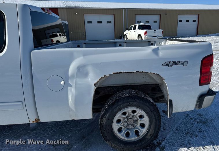 image for item EG7123 2013 Chevrolet Silverado 1500 Ext. Cab pickup truck