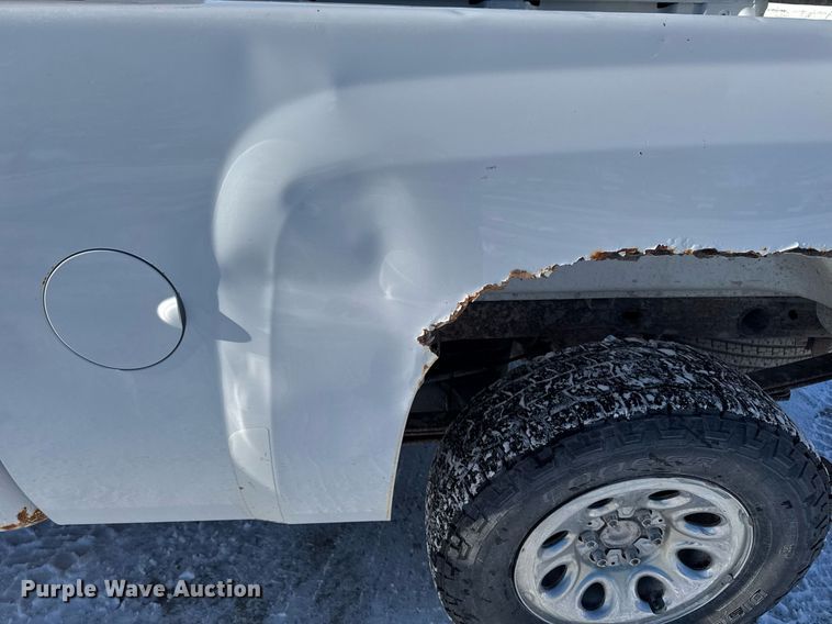 image for item EG7123 2013 Chevrolet Silverado 1500 Ext. Cab pickup truck