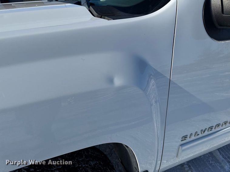 image for item EG7123 2013 Chevrolet Silverado 1500 Ext. Cab pickup truck