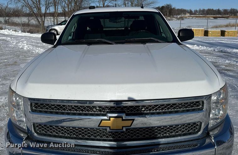 image for item EG7123 2013 Chevrolet Silverado 1500 Ext. Cab pickup truck