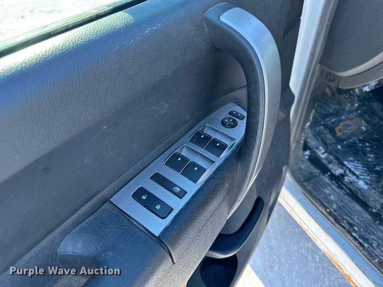 image for item EG7123 2013 Chevrolet Silverado 1500 Ext. Cab pickup truck