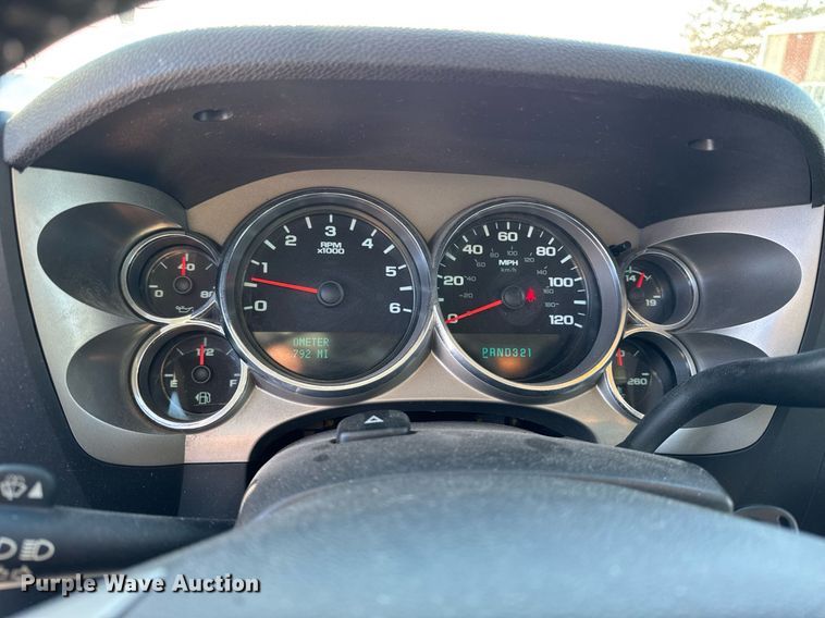 image for item EG7123 2013 Chevrolet Silverado 1500 Ext. Cab pickup truck