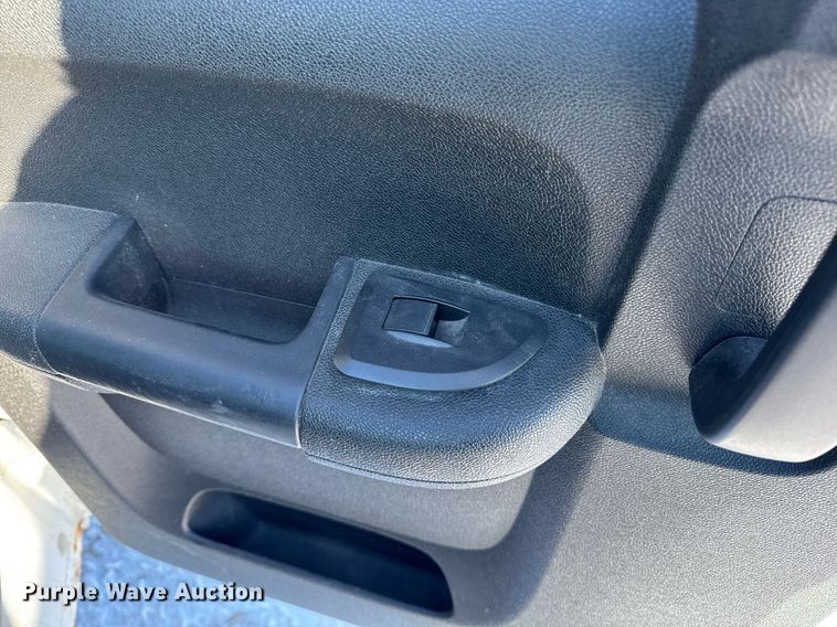 image for item EG7123 2013 Chevrolet Silverado 1500 Ext. Cab pickup truck