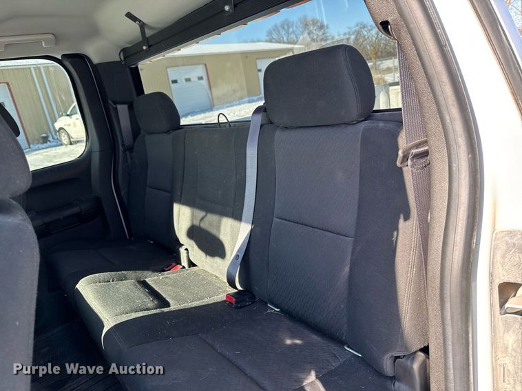 image for item EG7123 2013 Chevrolet Silverado 1500 Ext. Cab pickup truck