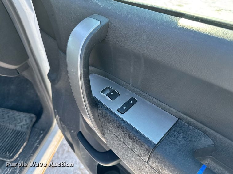 image for item EG7123 2013 Chevrolet Silverado 1500 Ext. Cab pickup truck