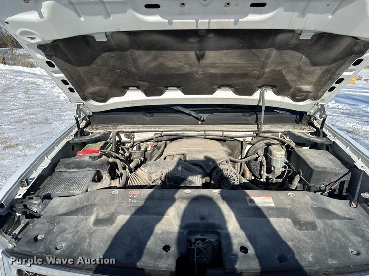 image for item EG7123 2013 Chevrolet Silverado 1500 Ext. Cab pickup truck