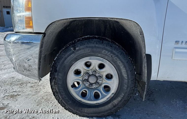 image for item EG7123 2013 Chevrolet Silverado 1500 Ext. Cab pickup truck