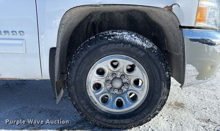 image for item EG7123 2013 Chevrolet Silverado 1500 Ext. Cab pickup truck