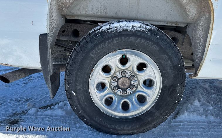 image for item EG7123 2013 Chevrolet Silverado 1500 Ext. Cab pickup truck