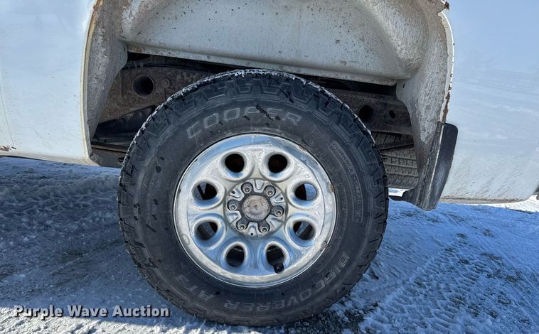 image for item EG7123 2013 Chevrolet Silverado 1500 Ext. Cab pickup truck