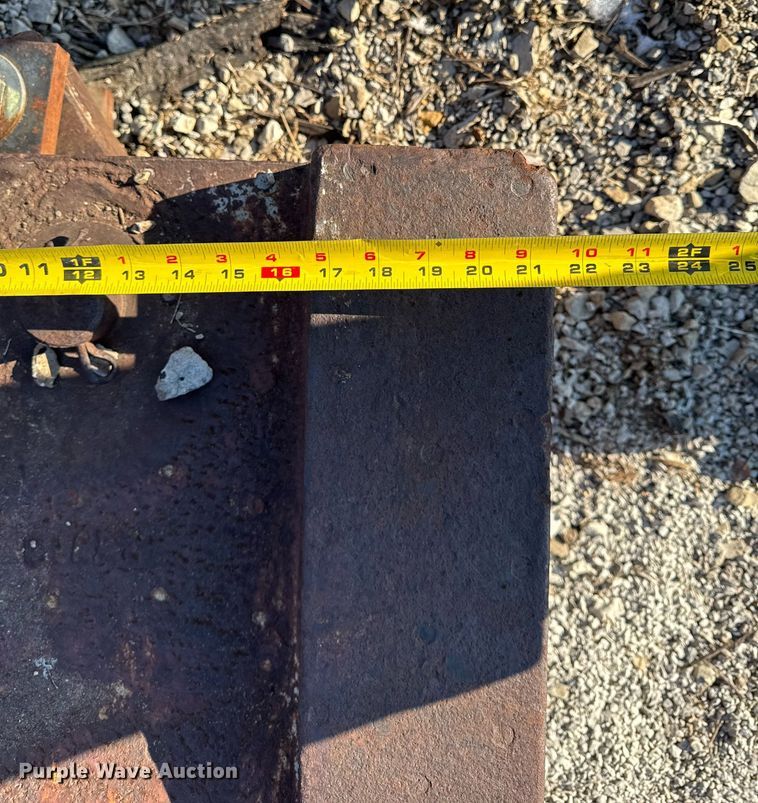 image for item EG7135 Bridge post driver