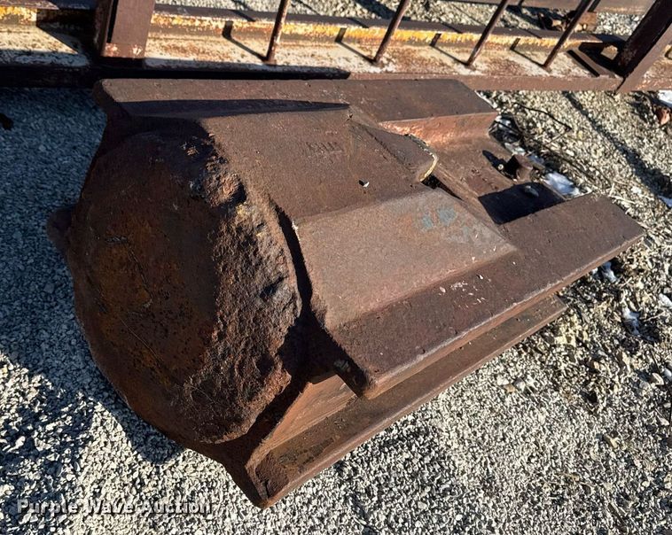 image for item EG7135 Bridge post driver