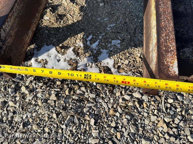 image for item EG7135 Bridge post driver