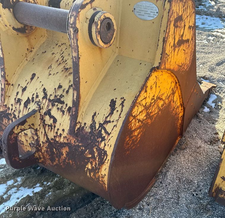image for item EG7141 1994 John Deere 590D excavator bucket