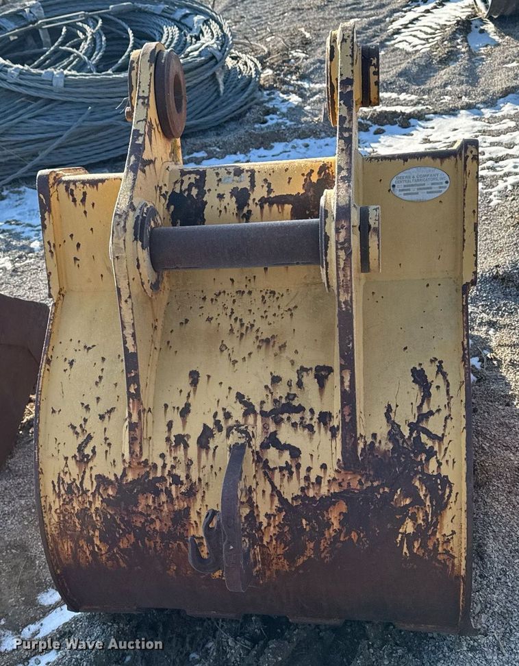 image for item EG7141 1994 John Deere 590D excavator bucket