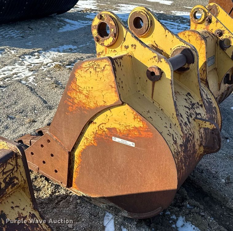 image for item EG7141 1994 John Deere 590D excavator bucket